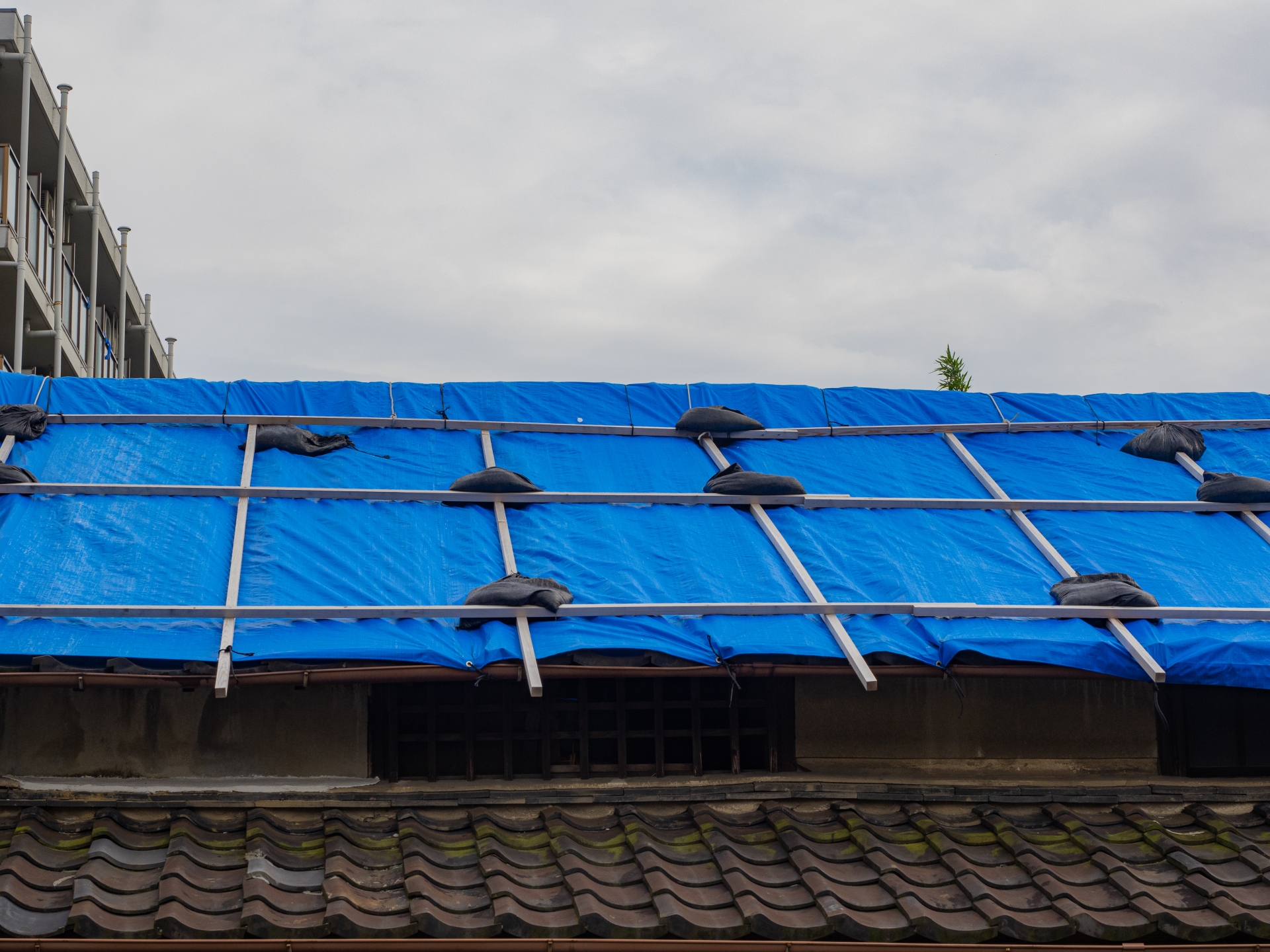 屋根からの雨漏り修理にかかる費用相場はどれくらい？