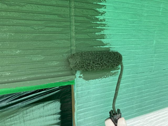 高崎市 外壁塗装 上塗り1回目 ミヤケン