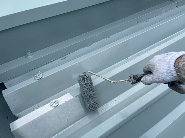 高崎市 アパート 屋根外壁塗装工事 屋根上塗り お客様の声 ミヤケン