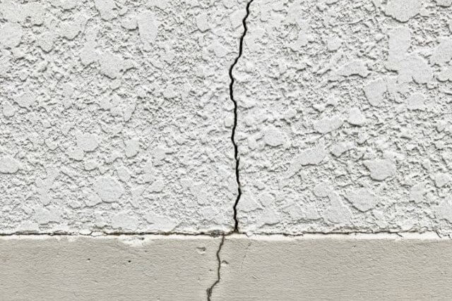 外壁に発生するクラックの種類と補修方法別の相場を紹介 | 劣化症状