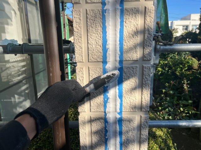 高崎市下小鳥町 屋根外壁塗装 コーキング ヘラ押え ミヤケン