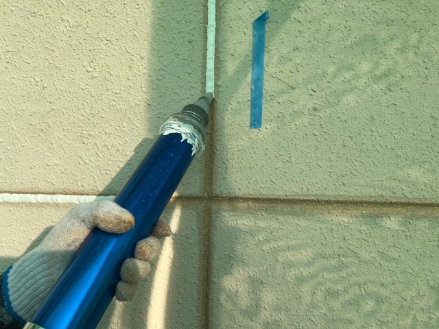 高崎市 屋根カバー外壁塗装 コーキング 充填 ミヤケン