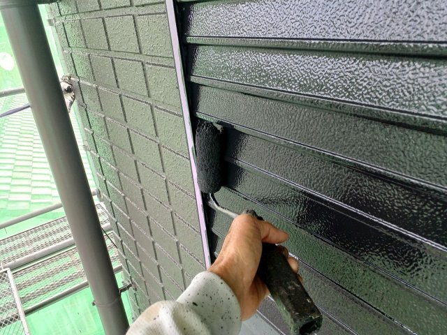 高崎市上滝町 外壁塗装 雨戸 上塗り ミヤケン