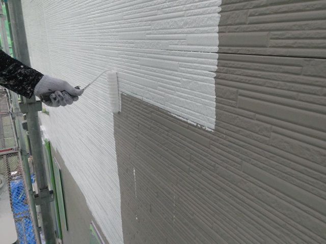 前橋市岩神町 屋根外壁塗装 外壁 下塗り ミヤケン