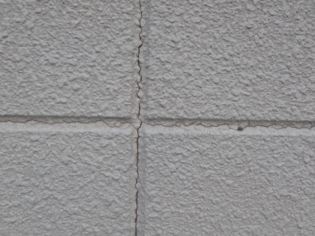 太田市東本町 外壁塗装 コーキング ひび ミヤケン