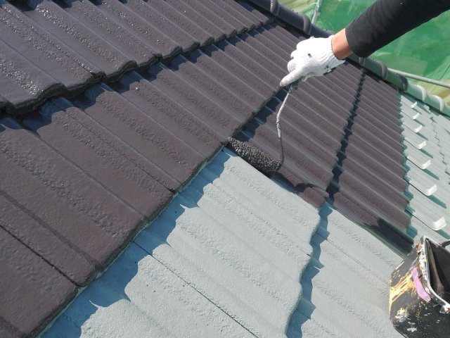 前橋市岩神町 屋根外壁塗装 屋根 上塗り1 ミヤケン