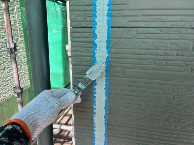 前橋市岩神町 屋根外壁塗装 コーキング ヘラ押え ミヤケン