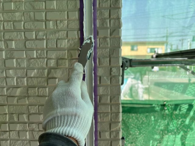 前橋市上小出町 屋根外壁塗装 コーキング ヘラ押え ミヤケン