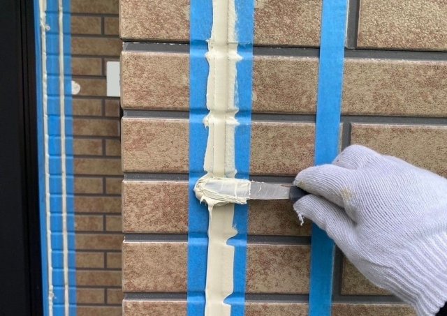 高崎市棟高町 屋根外壁塗装 コーキング へら押え ミヤケン