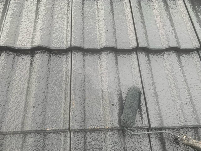 佐波郡玉村町 屋根外壁塗装 屋根 上塗り 1回目 ミヤケン