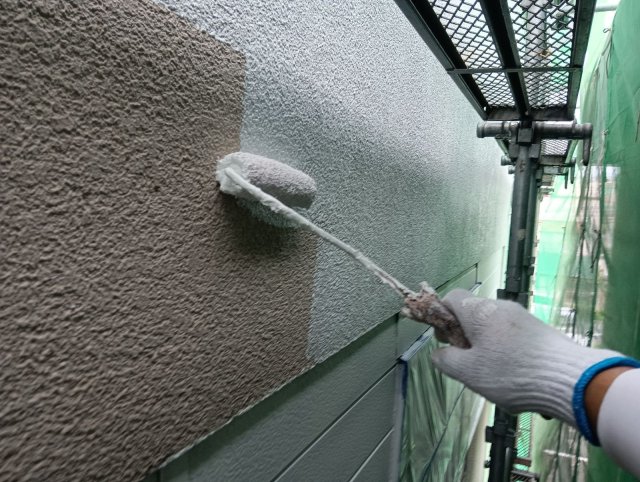 前橋市表町 屋根外壁塗装 外壁 下塗り ミヤケン