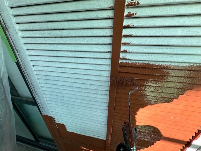 前橋市古市町のシャッターボックスの下塗りの写真 ミヤケン