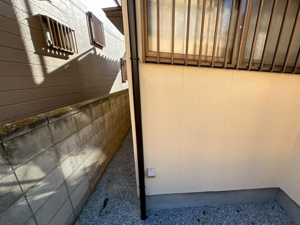 ミヤケン|フッソUVコート塗装の雨樋のへこみ・はがれ確認