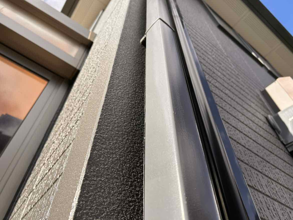 ミヤケン施工｜高崎市東貝沢町 雨樋5年後の塗膜状態