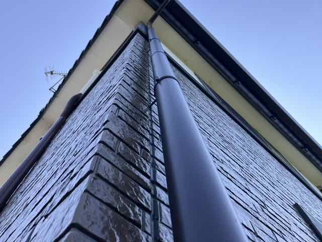 ミヤケン施工｜伊勢崎市富塚町 雨樋3年後の塗膜状態