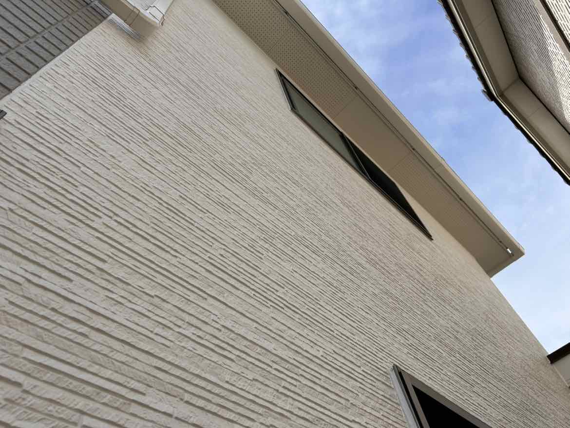 ミヤケン施工|高崎市東貝沢町 サイディング外壁1年後の遮熱シリコン塗料の塗膜状態