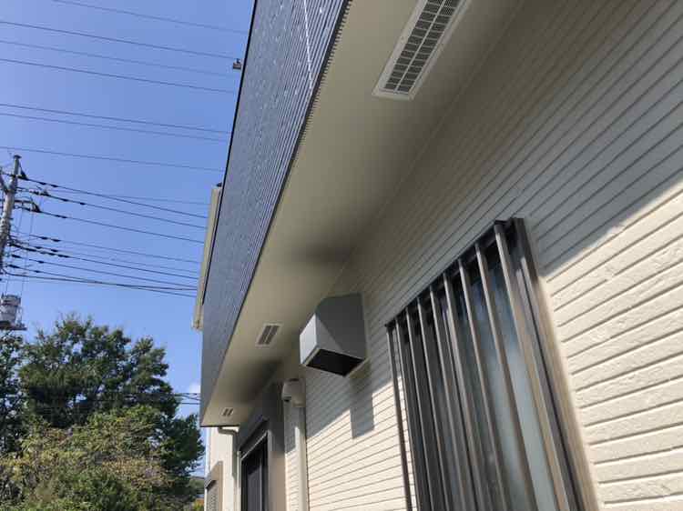前橋市元総社町の軒裏天井、雨ジミや塗膜の浮きを3年点検で確認するミヤケン