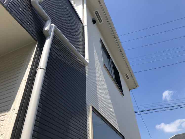 前橋市元総社町の雨樋、フッソUVコートの塗膜やへこみを3年点検で調査するミヤケン