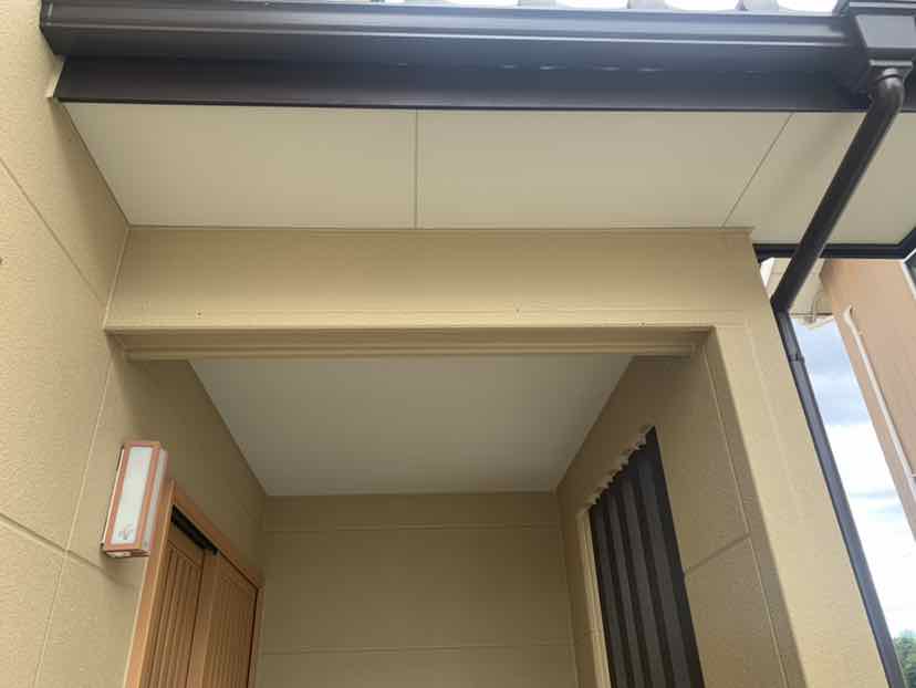 高崎市引間町の軒裏天井を3年点検するミヤケン、雨ジミやシミ跡のない綺麗な状態