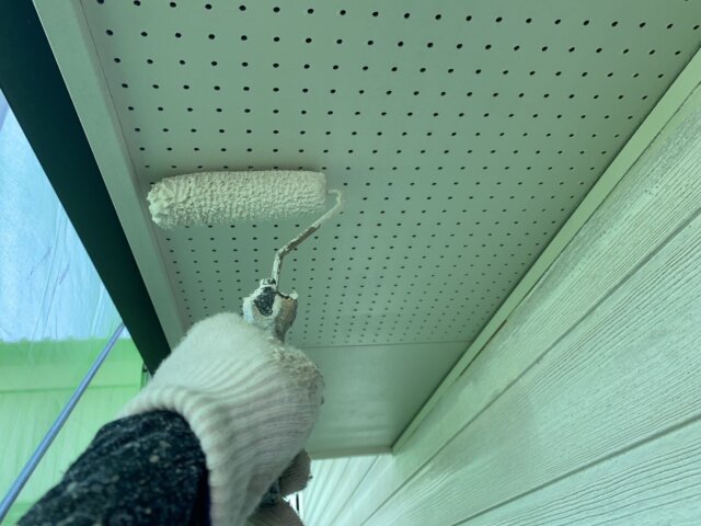 高崎市本郷町の軒裏天井の下塗りの写真　ミヤケン