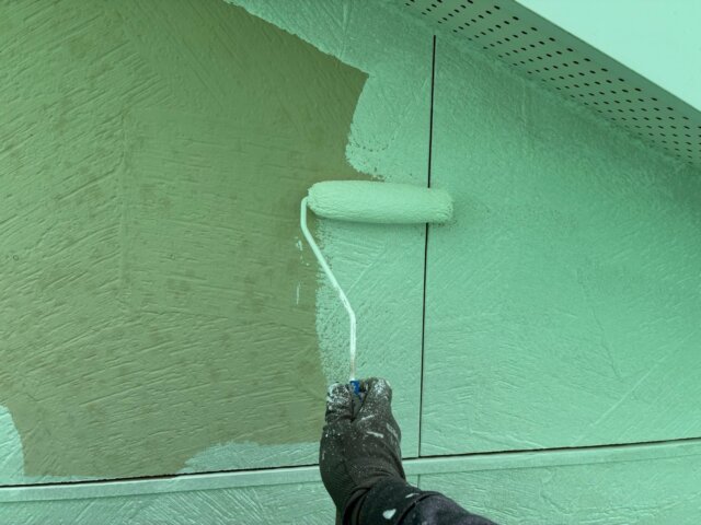 伊勢崎市新栄町の外壁下塗りの写真　ミヤケン