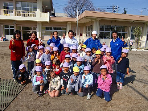 前橋市立第一保育所のお友達と一緒に記念写真 前橋市立第一保育所のお友達と一緒に記念写真
