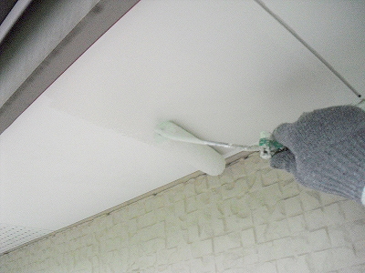 0905 02 軒天 上塗り1回目中 1b23253bc584806ecd159fdafa4559dc