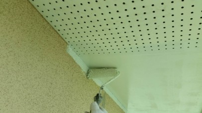 0321 04 軒天 上塗り1回目中 1bd163cc767b0d0932fd2314ee378717