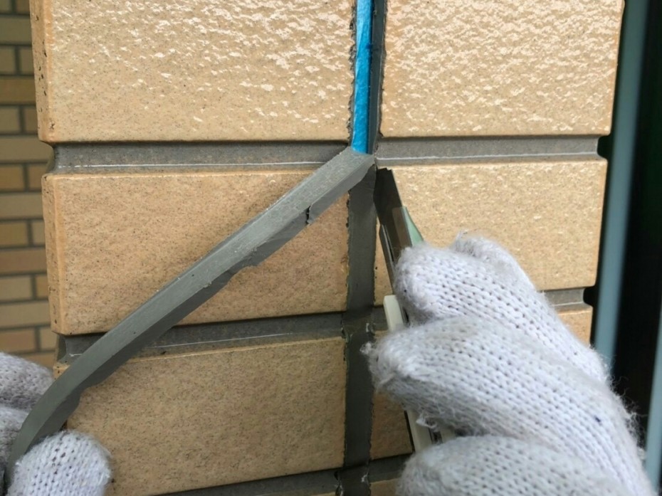 2 299
