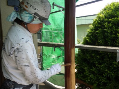 0421 06 木部 上塗り1回目中 2b59d3c1c838f30b9036d4df6c59c651