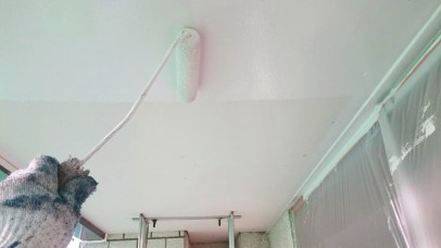 0128 01 軒天 上塗り中 84dabca5a467609bd338bb2f2862734c