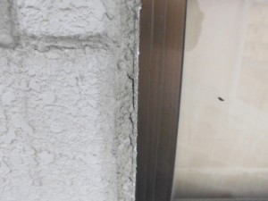 0120 05 外壁(窓・サッシ廻り)コーキング 施工前 8ddcb5e1d5a844a996f17b597f6608bd