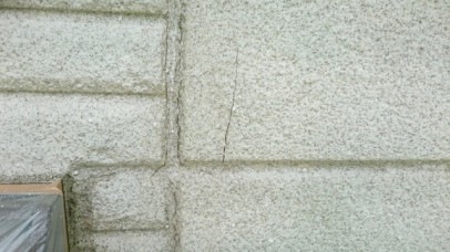 0227 04 外壁 ひび割れ補修前 953b387569749bb76e7a68478858caee