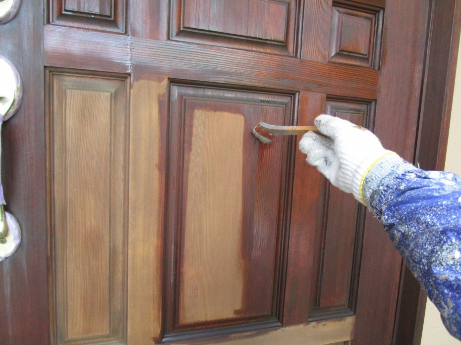 DIYも可能な木製玄関ドアの塗装方法のポイントのご紹介！ ｜株式会社ミヤケン