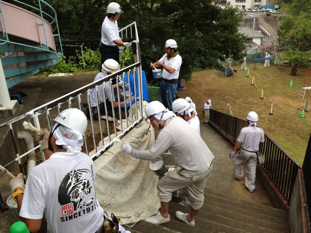 みんなで手分けして塗装 みんなで手分けして塗装