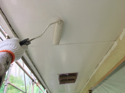 0603 02 軒天 上塗り1回目中 c0203d24ffb5ef8ed3c5cac4d2a20818