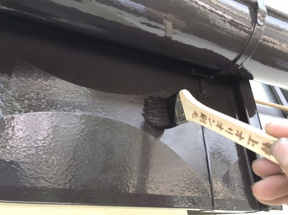 0628 05 破風板 上塗り1回目中 d5bb78f53db630d484986a737c0232a2