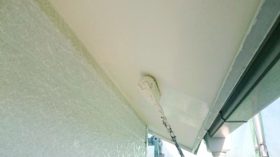 0903 01 軒天 上塗り2回目中 e971c72586ca9216637c8c2845e33743