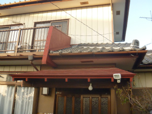 ベランダの壁の塗膜剥離 ベランダの壁の塗膜剥離