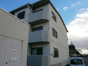 外壁の汚れと雨だれ sPC240477